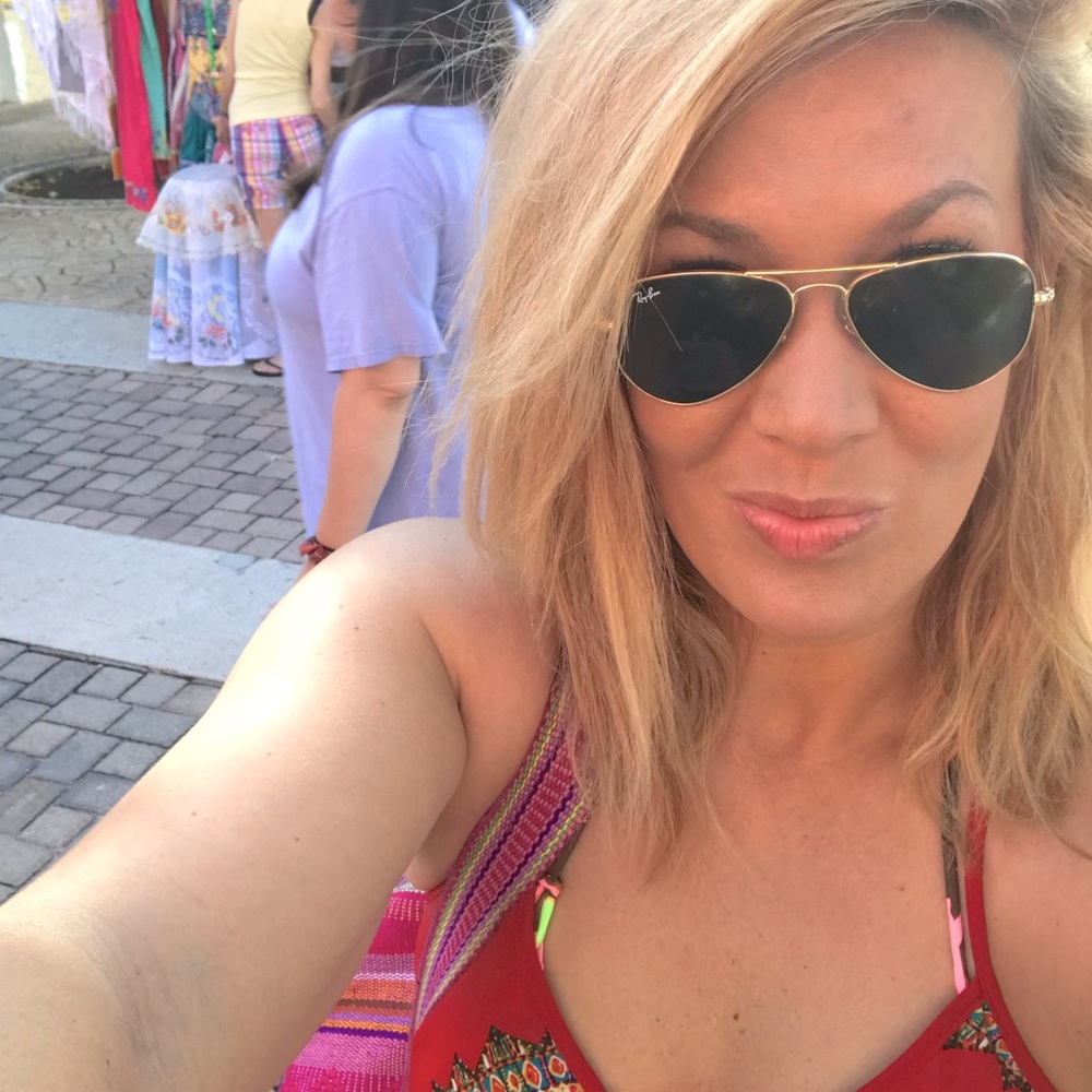 Meet your Posher, Rayven